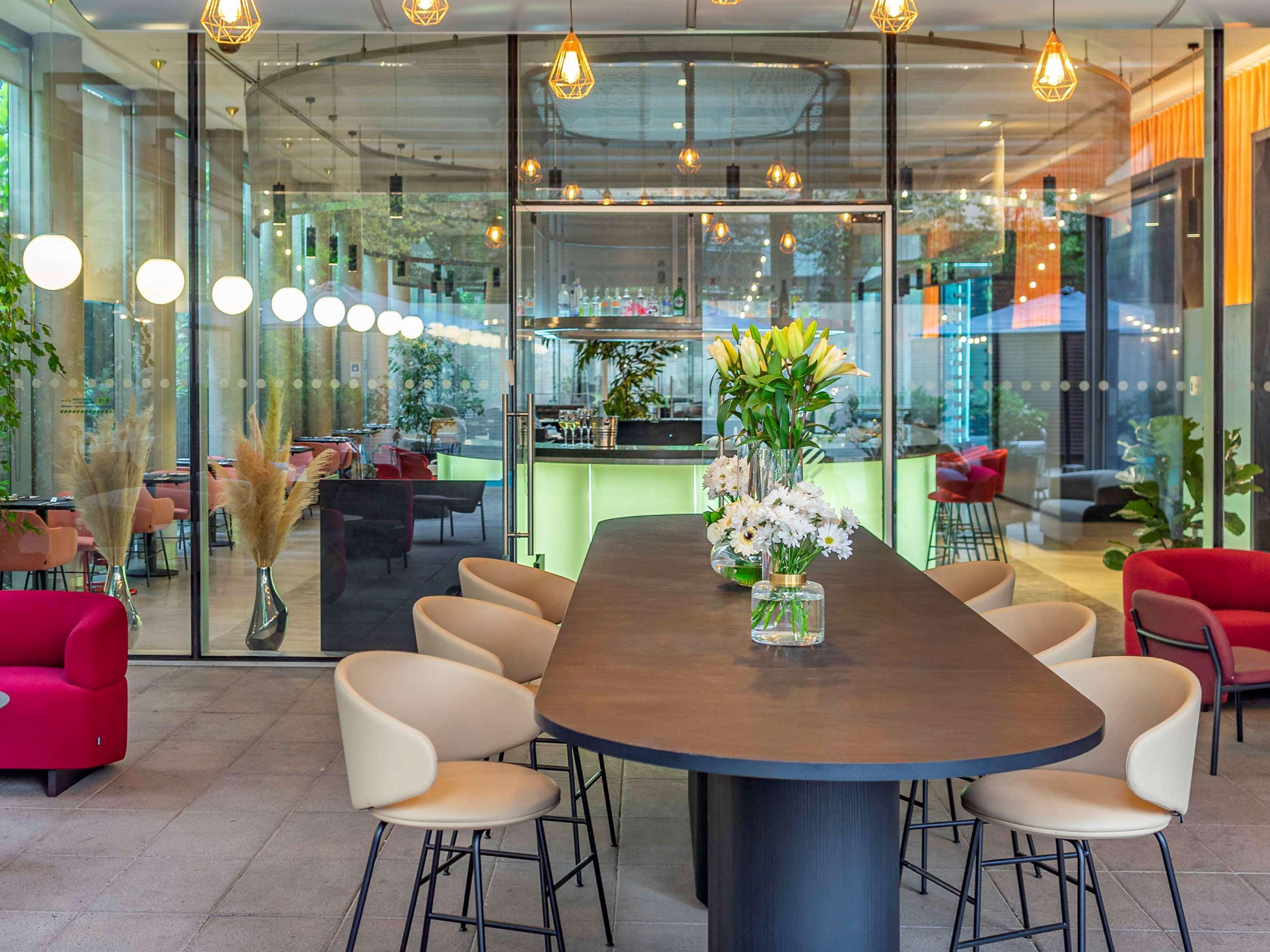 Pullman Santiago Vitacura المظهر الخارجي الصورة The lounge at the airport