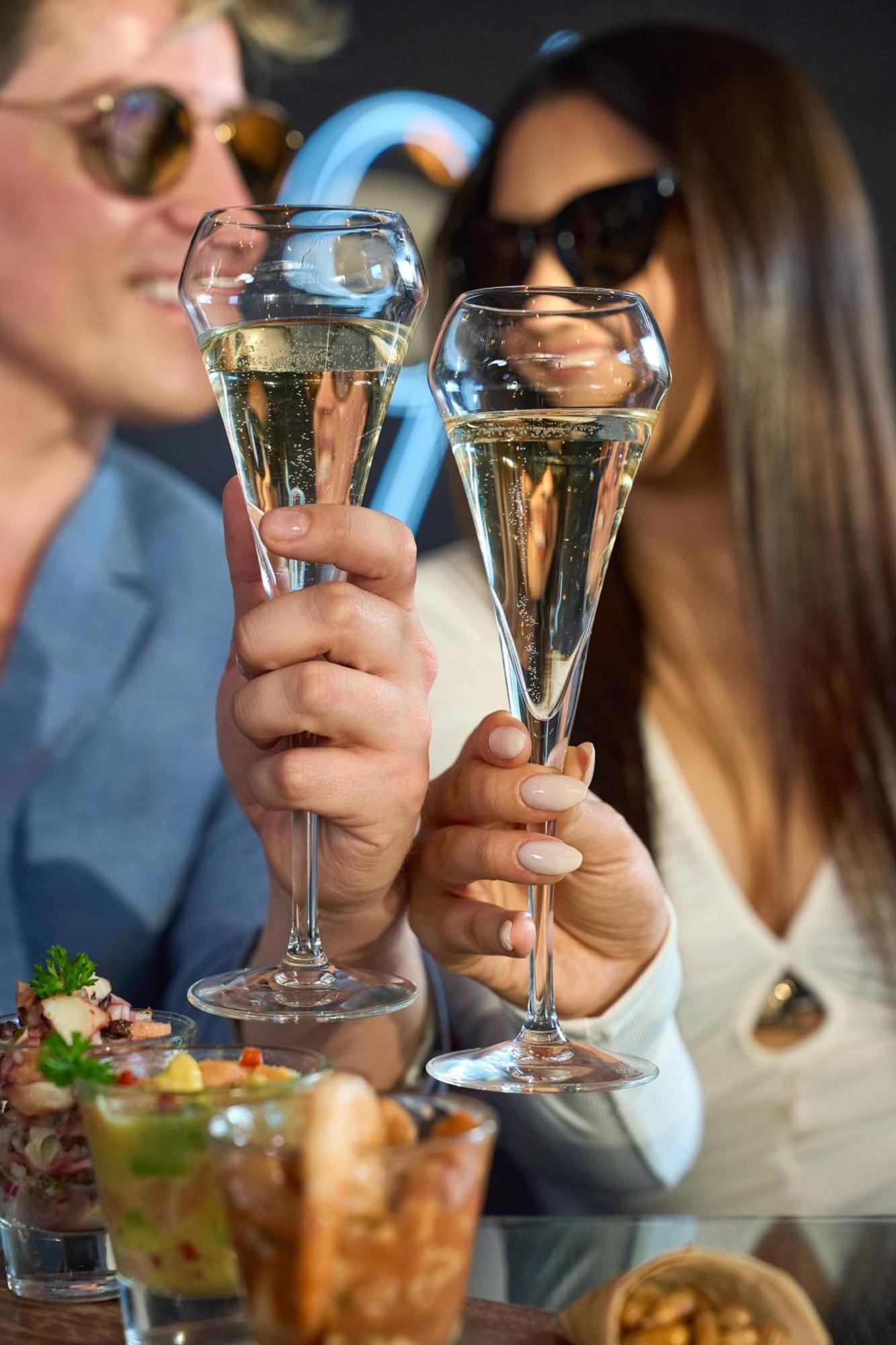 Pullman Santiago Vitacura المظهر الخارجي الصورة Champagne flutes