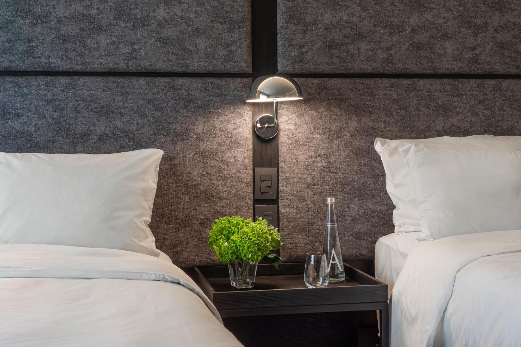 Pullman Santiago Vitacura المظهر الخارجي الصورة A wall-mounted light