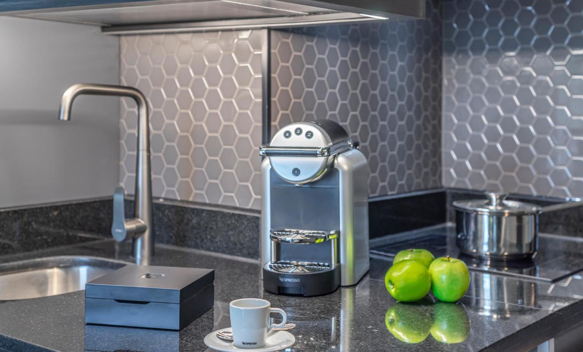 Pullman Santiago Vitacura المظهر الخارجي الصورة A Nespresso coffee machine