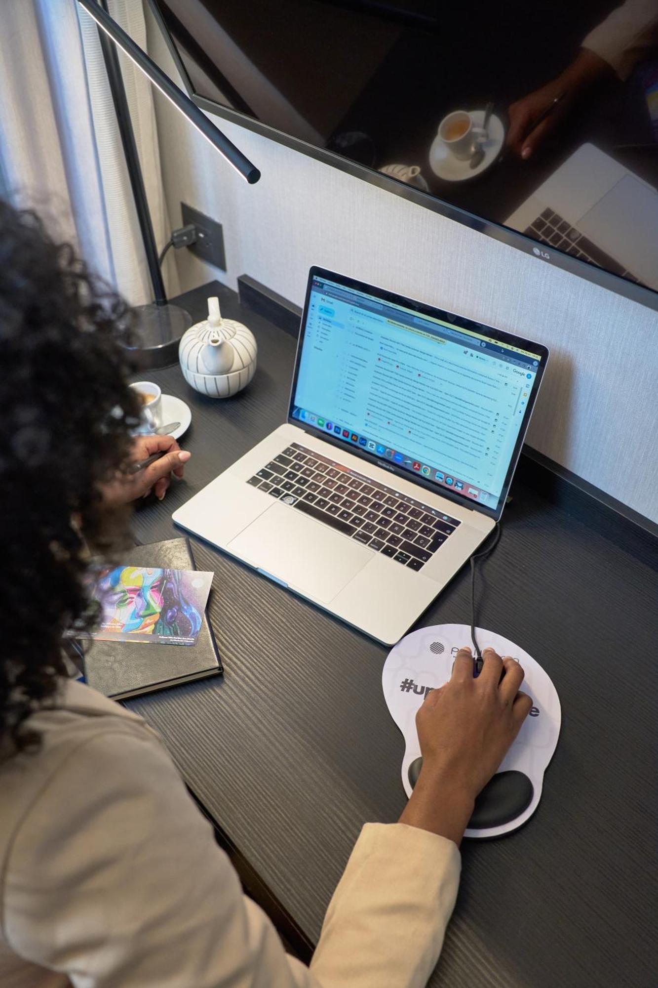 Pullman Santiago Vitacura المظهر الخارجي الصورة Surface Laptop 3